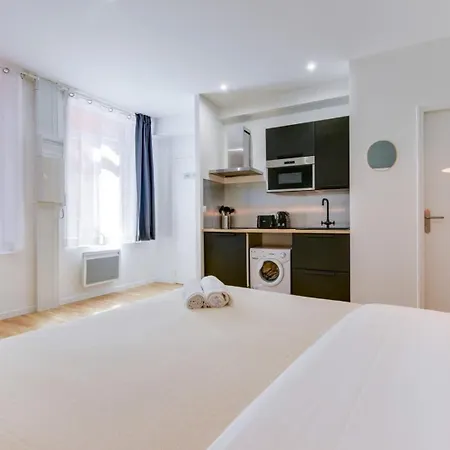 Near Train Station Apartment *