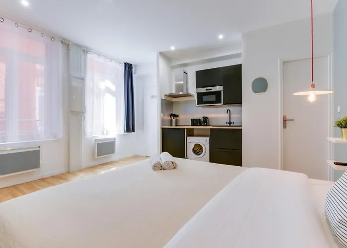 Near Train Station Apartment *