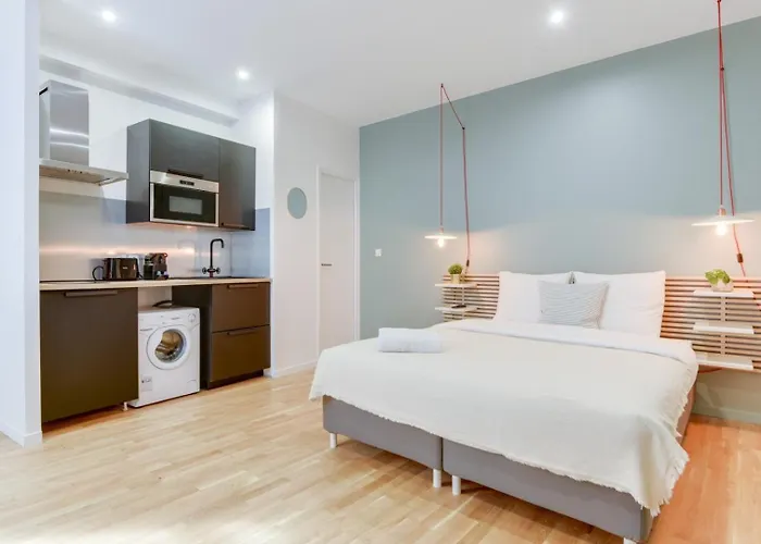 Apartment Near Train Station *